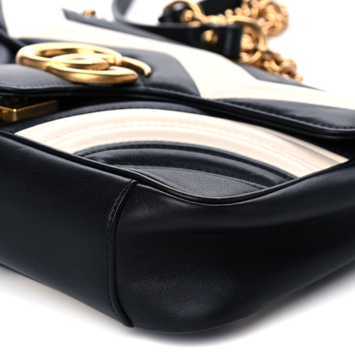 Calfskin Matelasse Small GG Marmont Shoulder Bag Black White