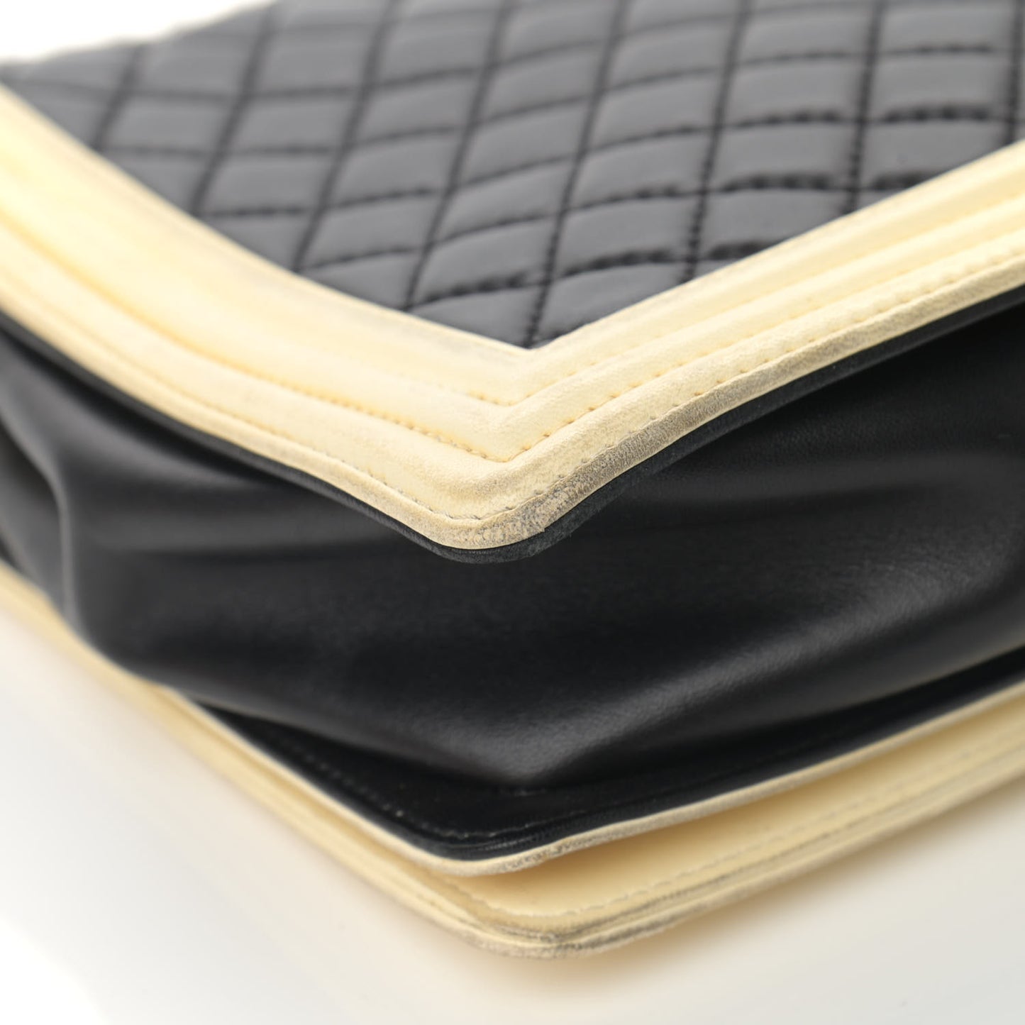 Lambskin Quilted Large Boy Flap Black White