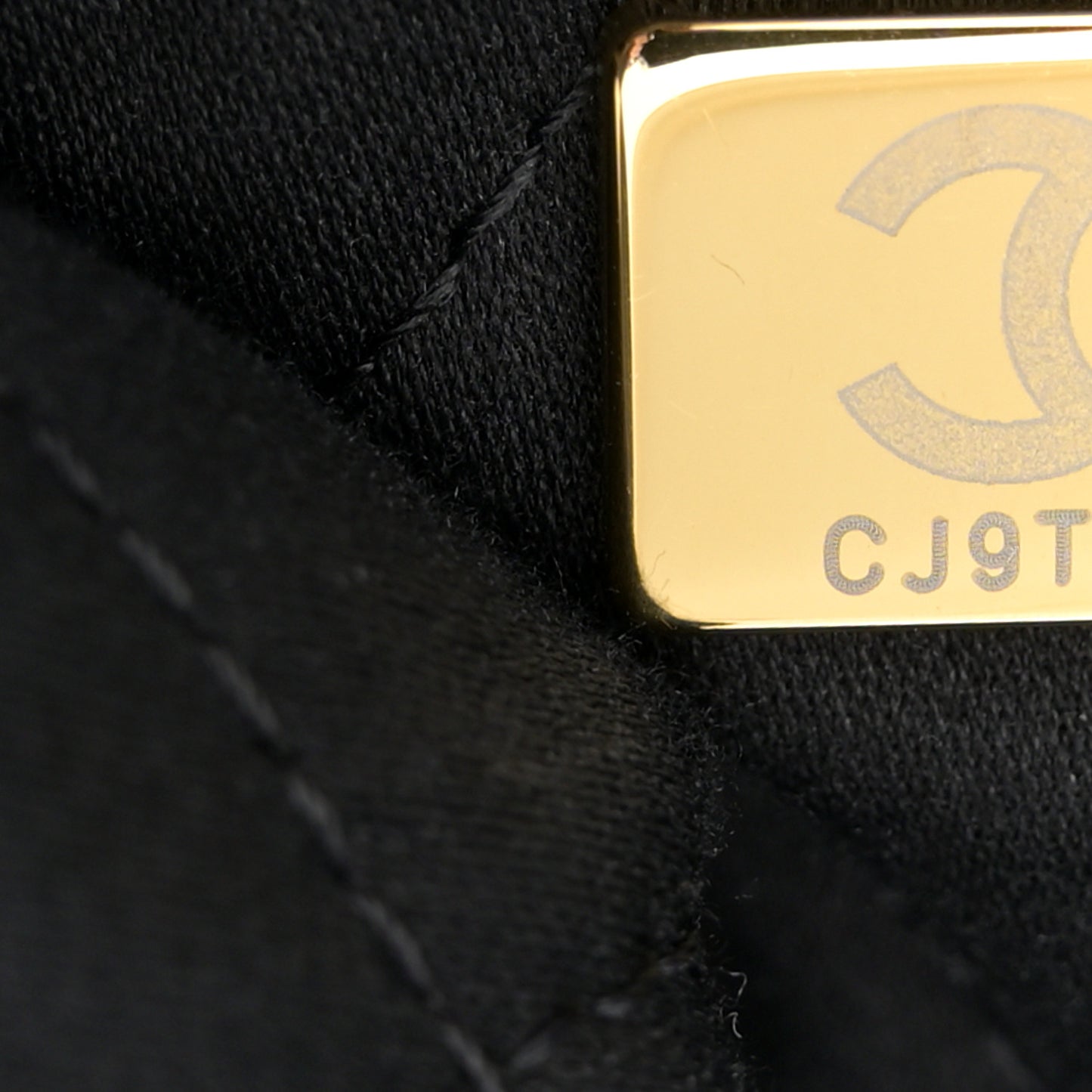 Shiny Calfskin Quilted Chanel 22 Black