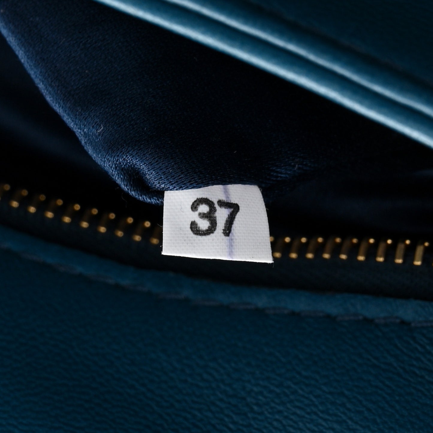 Velluto Matelasse Confidential Chain Shoulder Bag Cobalto