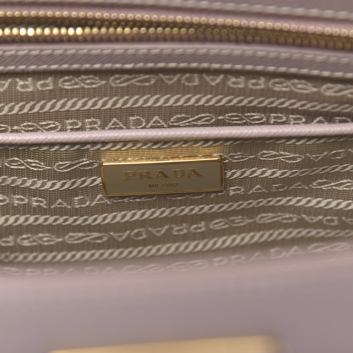 Saffiano Medium Galleria Double Zip Tote Cammeo