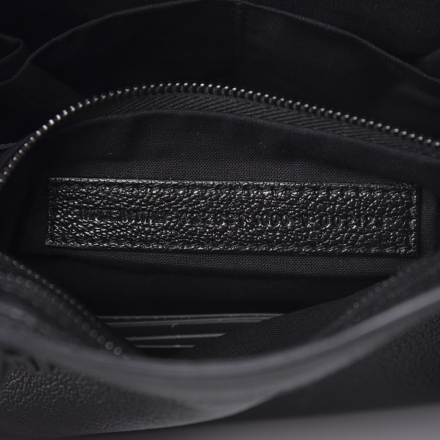 Chevre Black Metallic Edge Hardware S City Black
