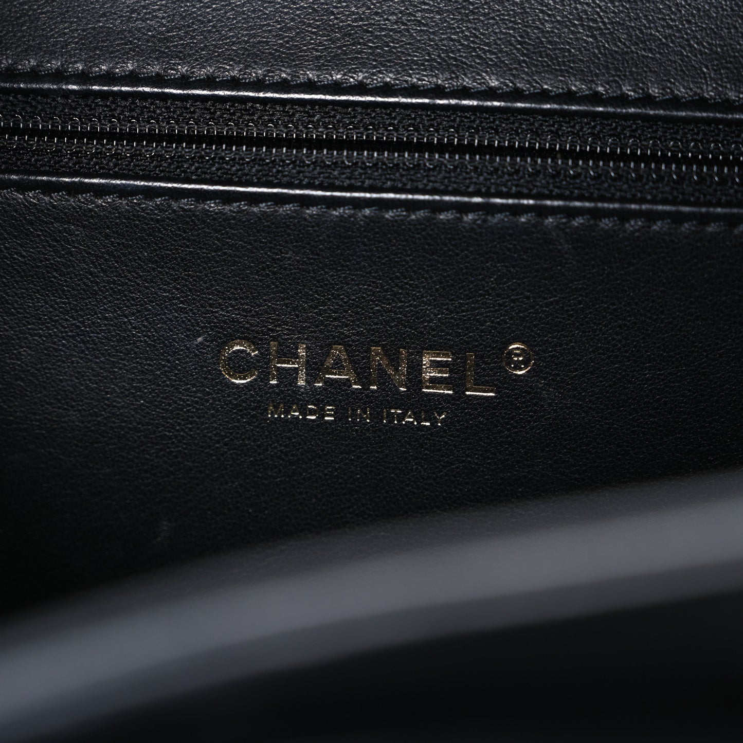 Caviar Quilted Large CC Filigree Vanity Case Black