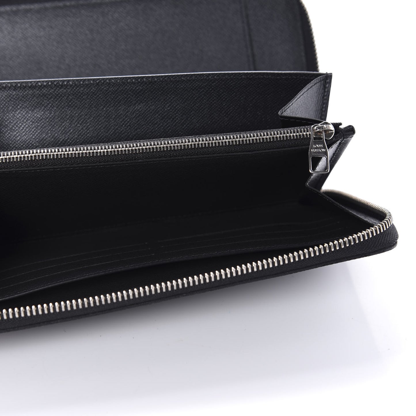 Taiga Zippy Organizer Wallet Black