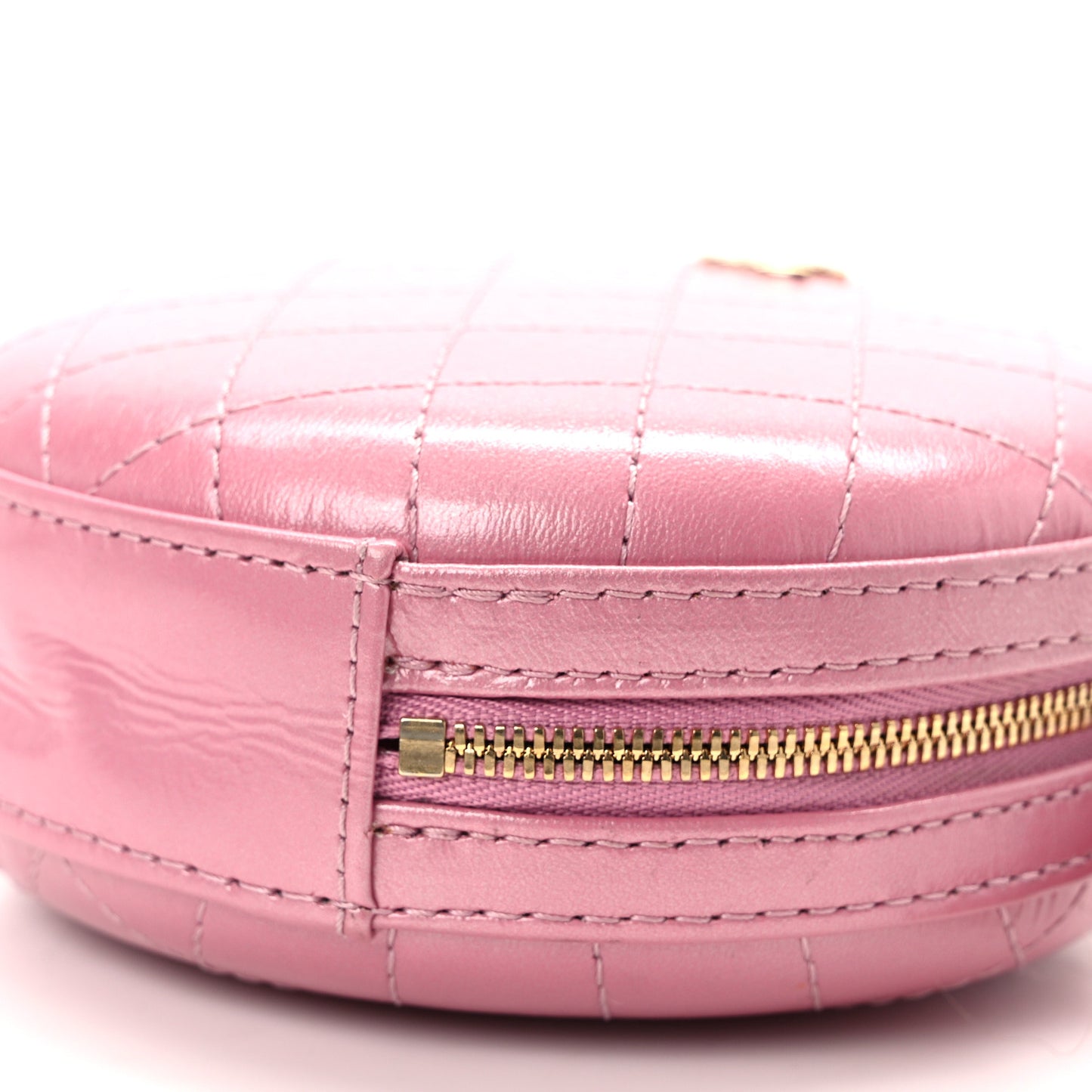 Iridescent Lambskin Quilted Round Clutch With Chain Pink