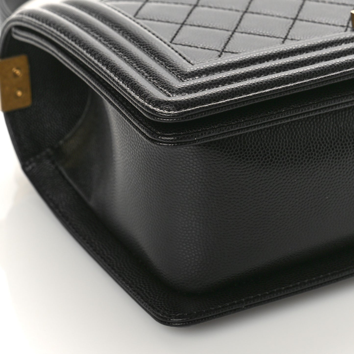 Caviar Quilted Medium Boy Flap Black