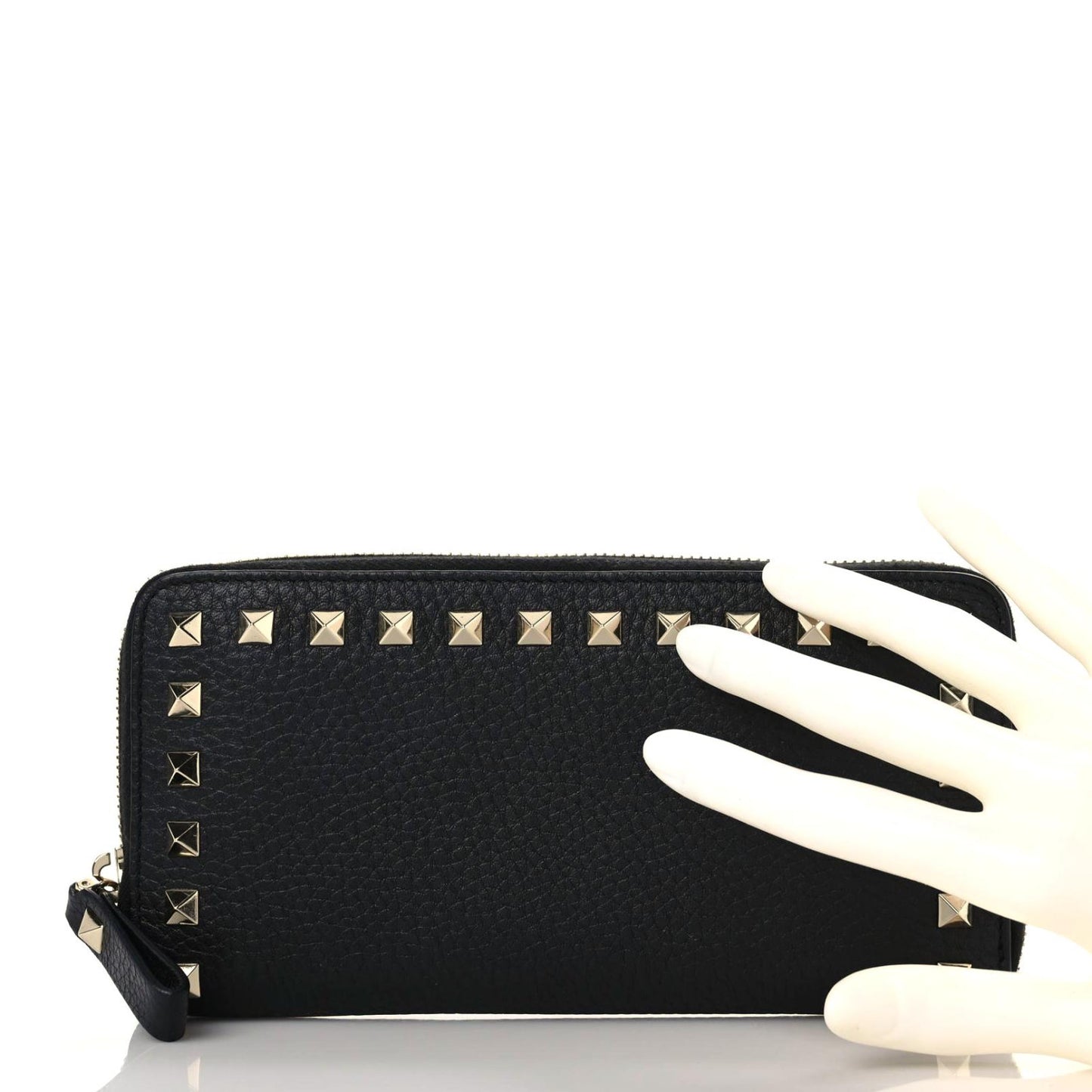 Pebbled Calfskin Rockstud Zip Around Wallet Black