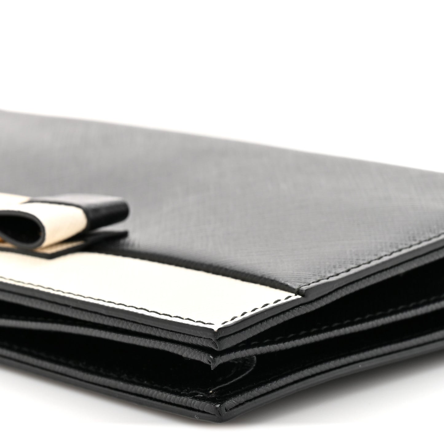 Hammered Calfskin Vara Bow Chain Wallet Black White