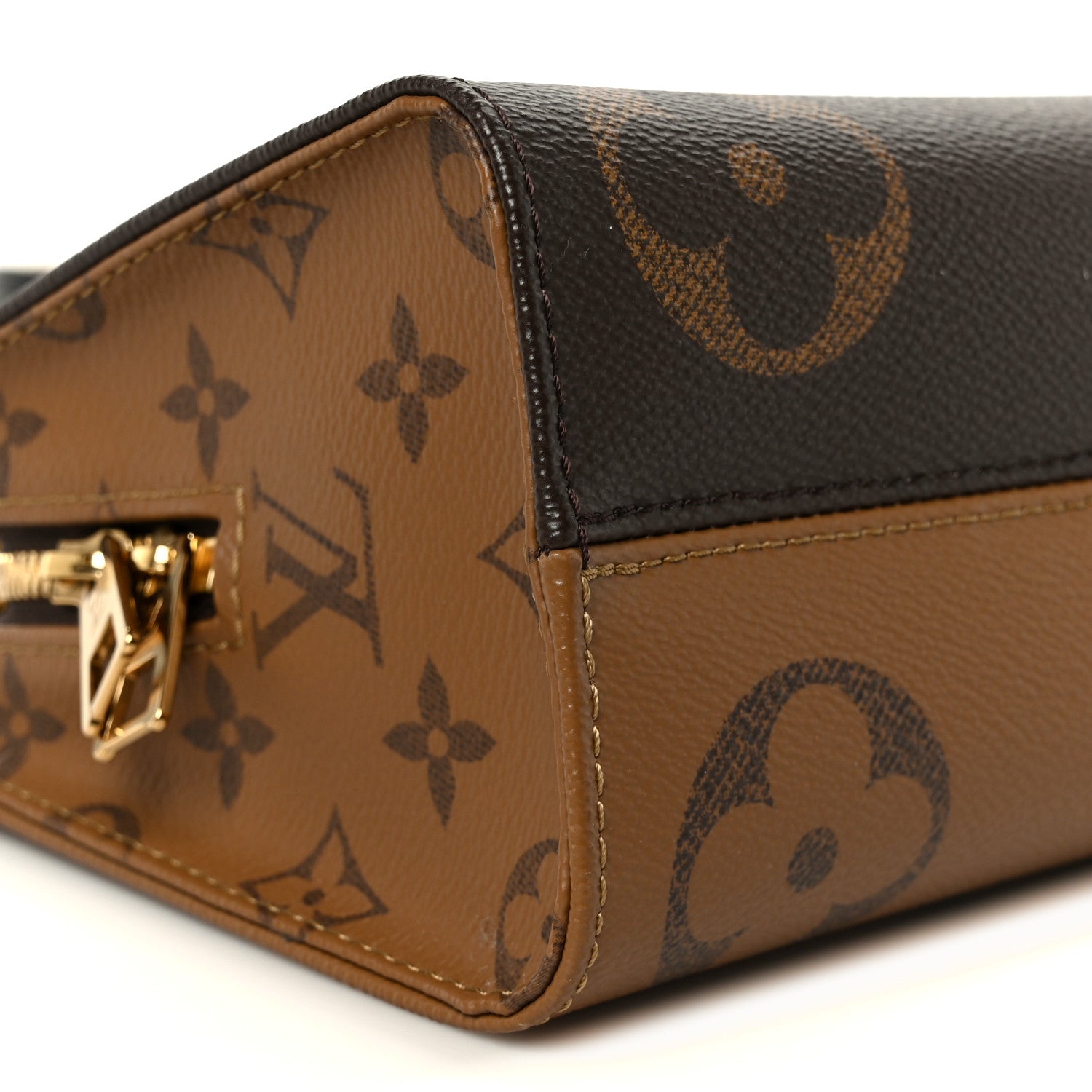 Louis Vuitton Reverse Monogram Giant OnTheGo East West Chain 8 of 10