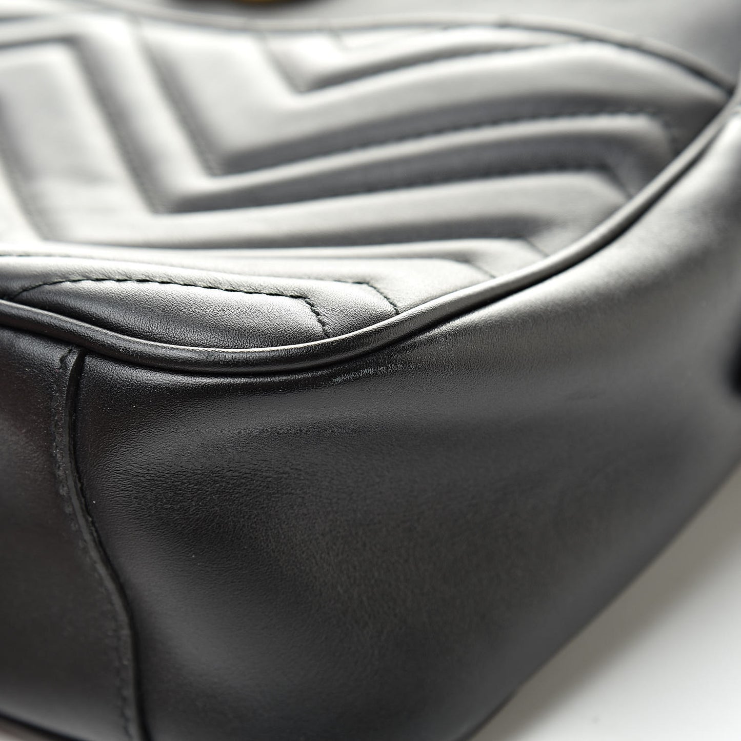 Calfskin Matelasse Medium GG Marmont Chain Shoulder Bag Black