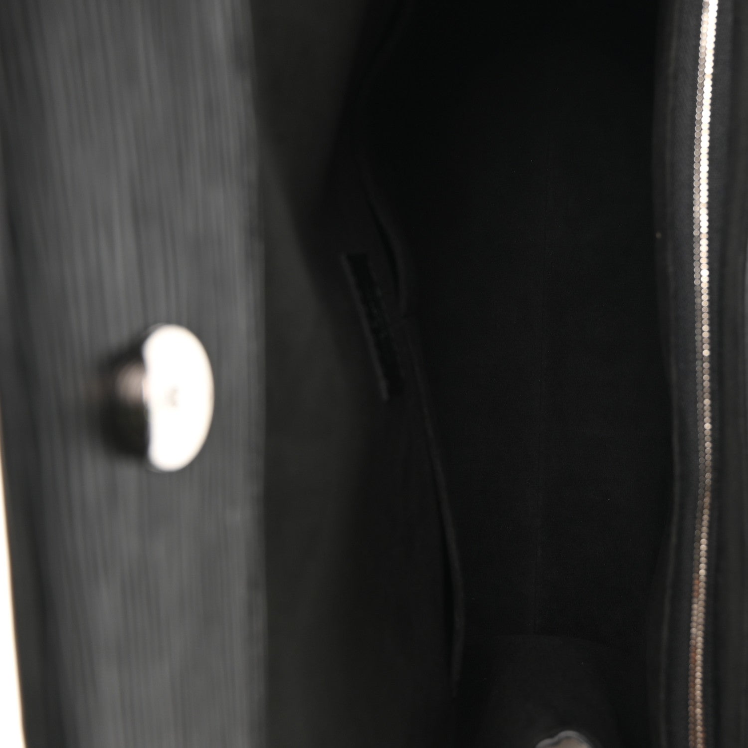 Louis Vuitton Epi Cluny MM Black 5 of 10