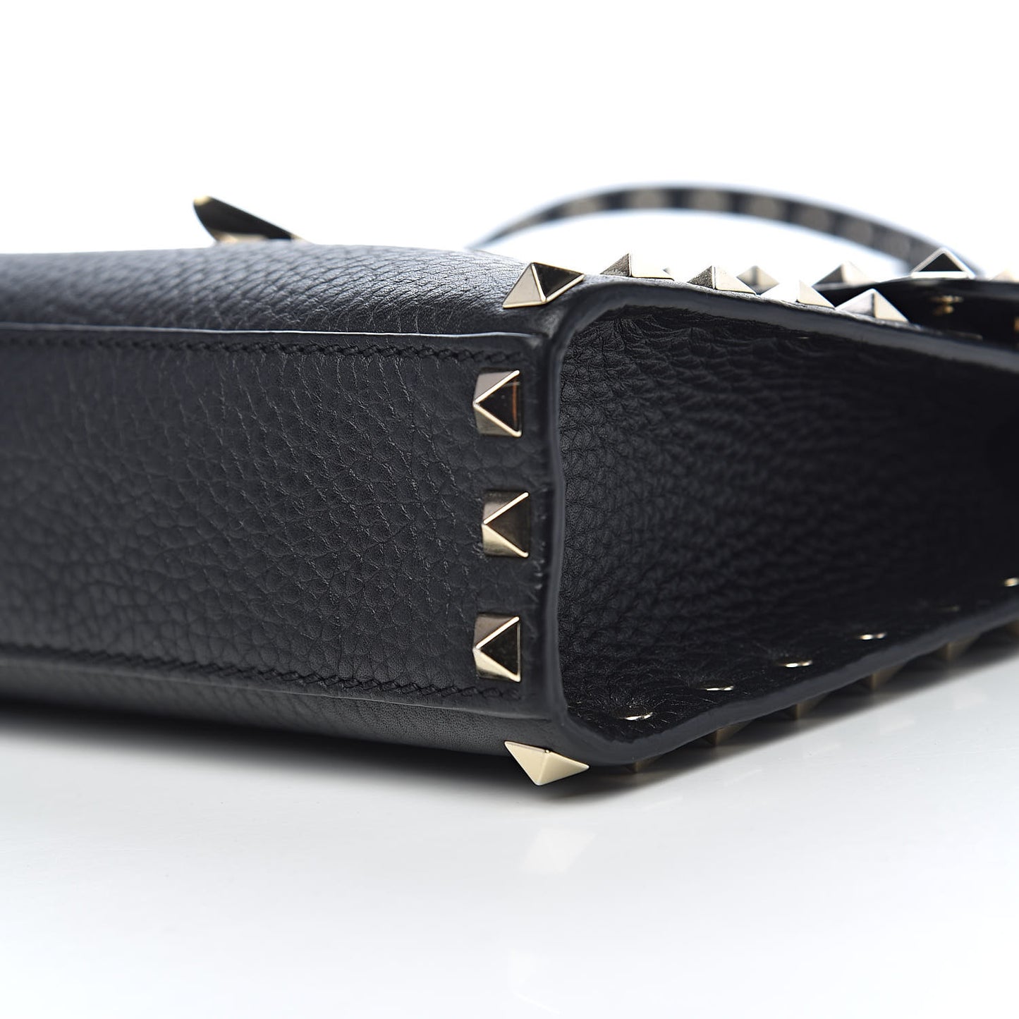 Pebbled Calfskin Medium Rockstud Flip Lock Crossbody Bag Black