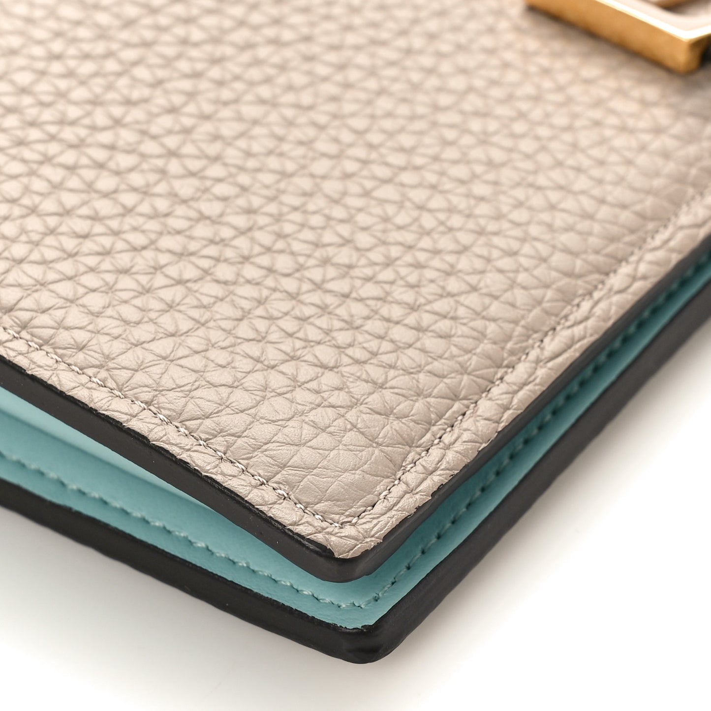 Taurillon LV Vertical Capucines Wallet Galet Aquamarine