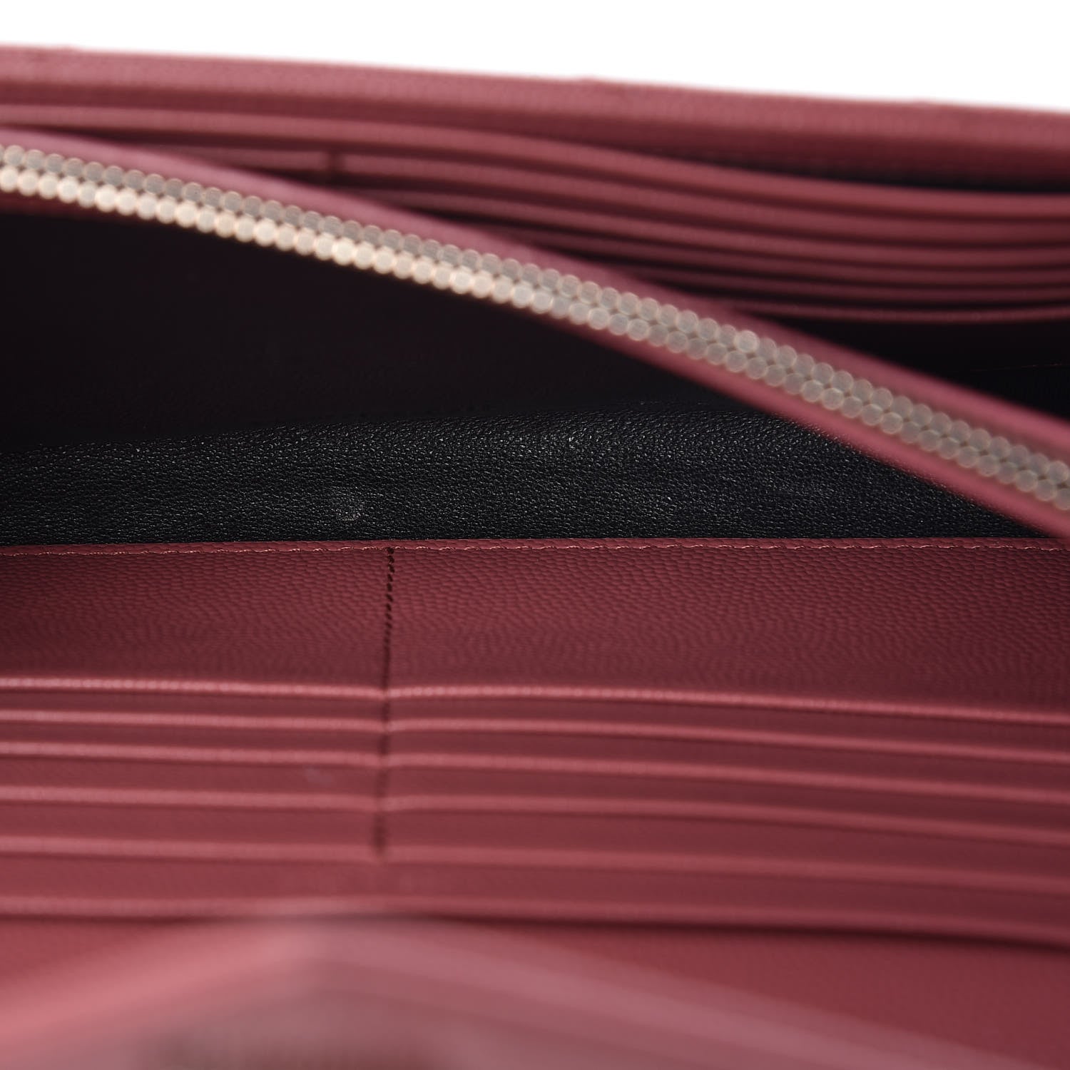 Saint Laurent Grain De Poudre Matelasse Chevron Monogram Chain Wallet Mystic Rose 8 of 13