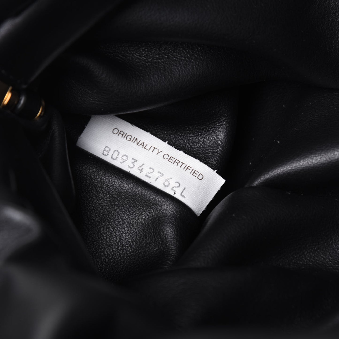 Calfskin The Pouch Chain Black