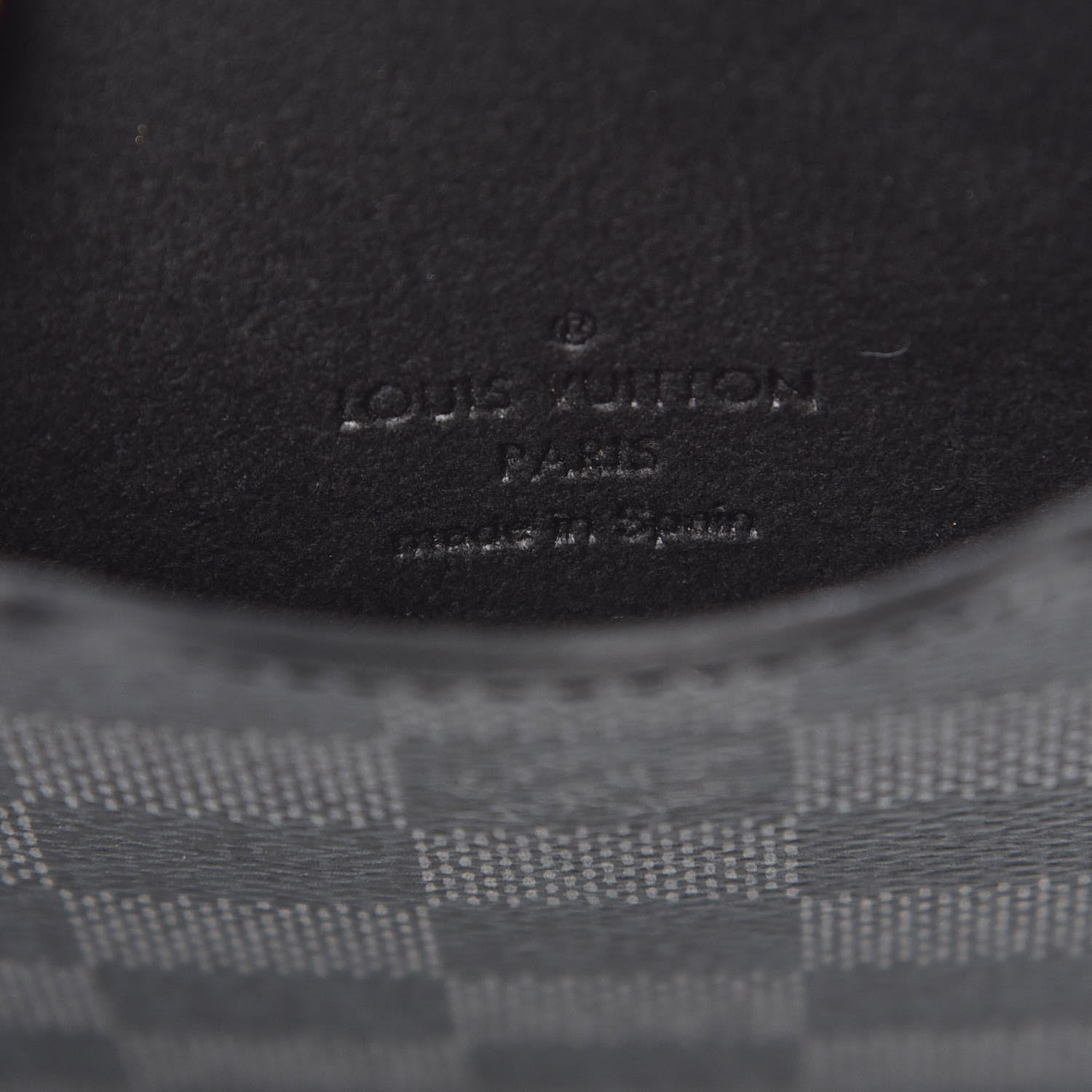 Louis Vuitton Damier Graphite Hardcase iPad Air 2 5 of 6