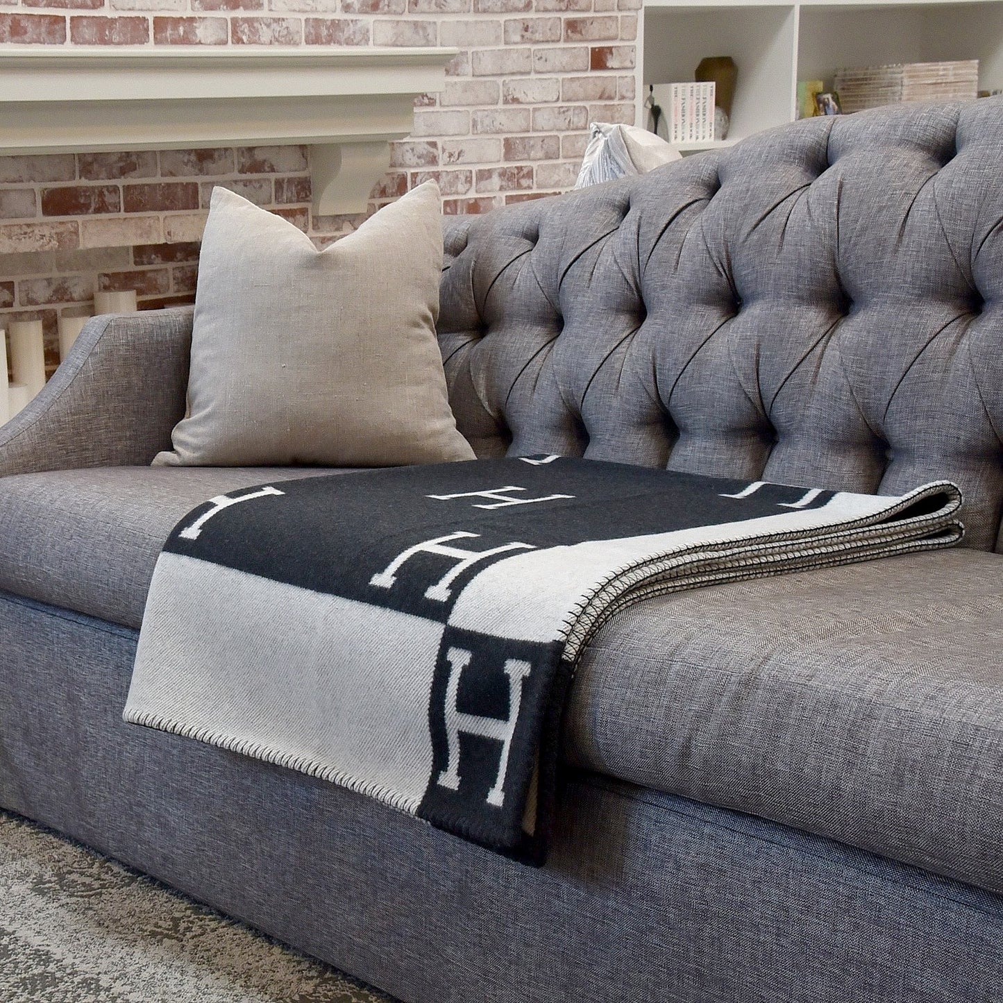 Wool Cashmere New Classic Avalon Blanket Ecru Gris Fonce