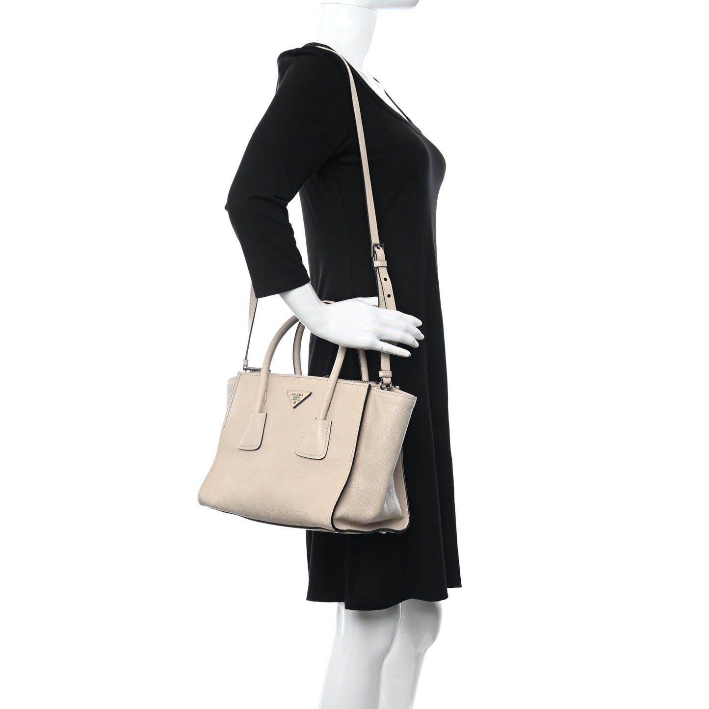 Vitello Daino Double Zip Tote Cammeo