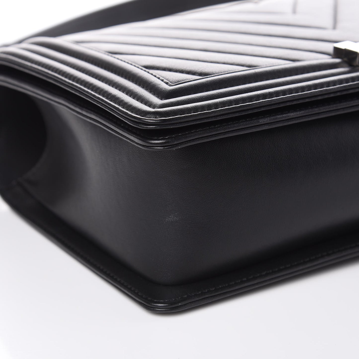 Calfskin Chevron New Medium Boy Flap Black