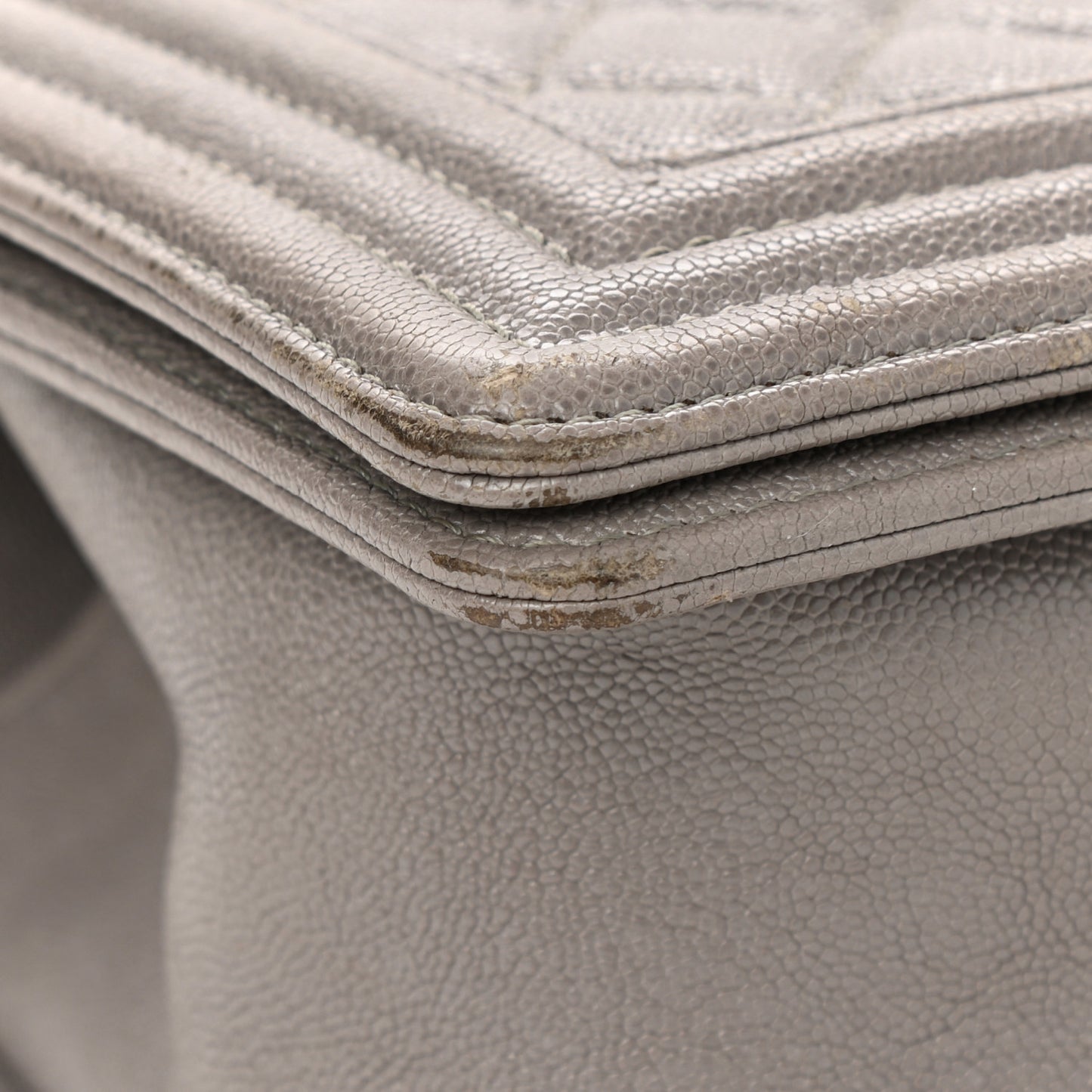 Caviar Quilted Medium Boy Flap Light Grey