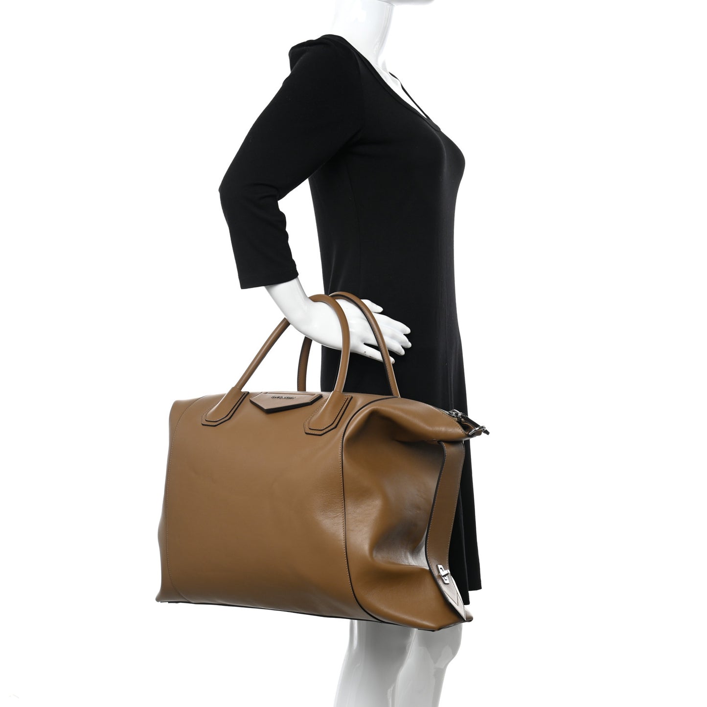 Soft Calfskin Large Soft Antigona Military Green