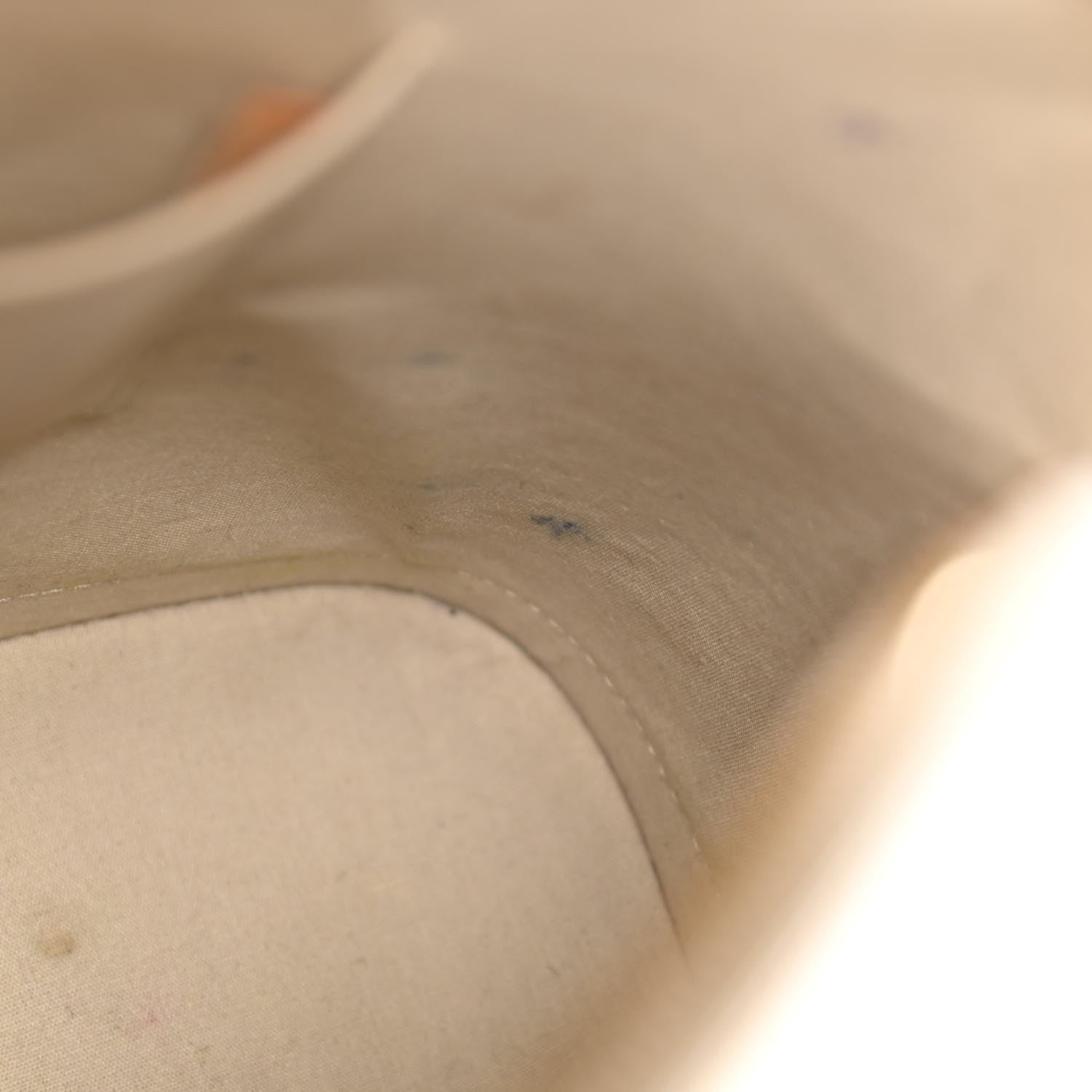 Louis Vuitton Vernis Alma MM Blanc Corail 17 of 20