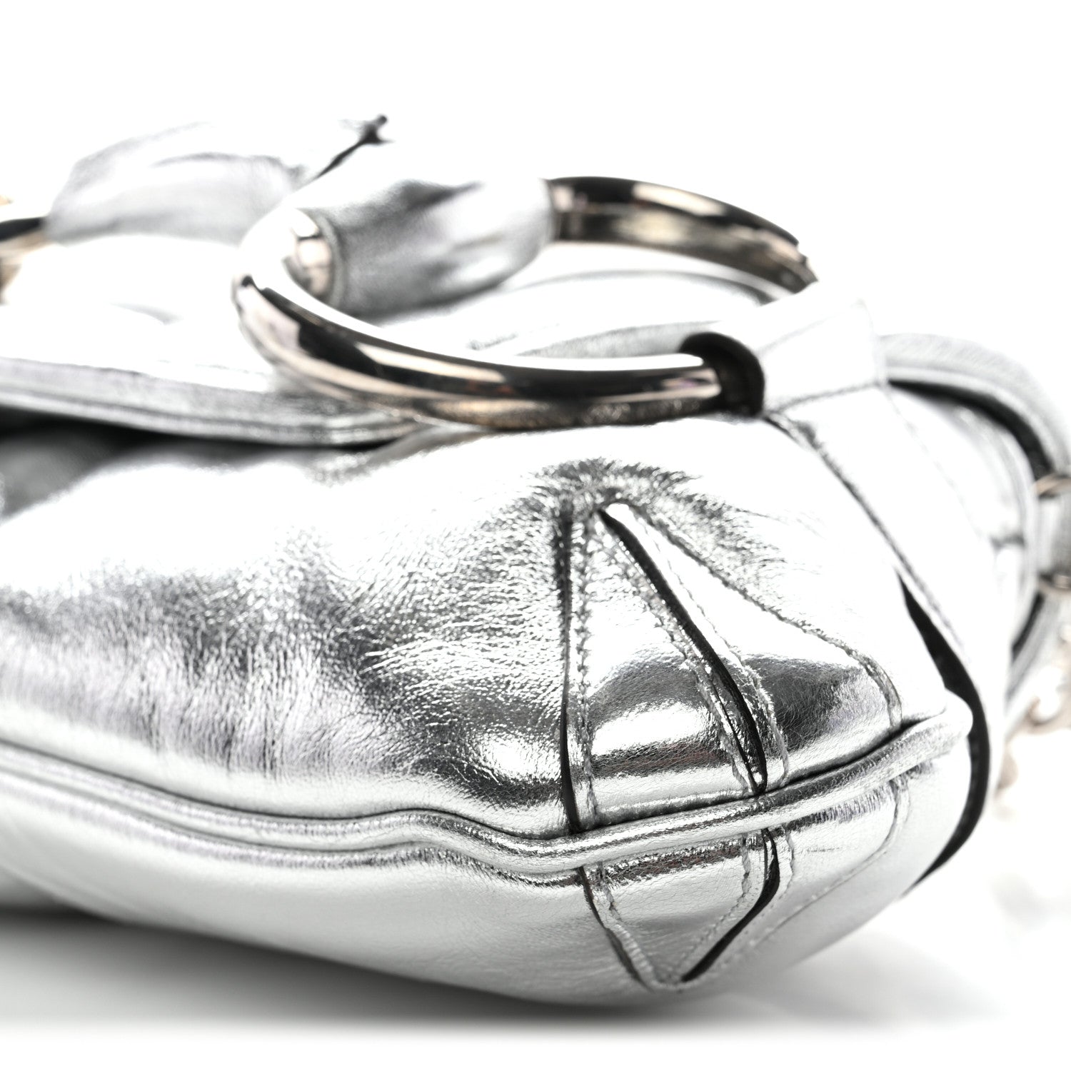 Gucci Iridescent Nappa Vertical Matelasse Medium Maxi Horsebit Chain Shoulder Bag Silver 27 of 28