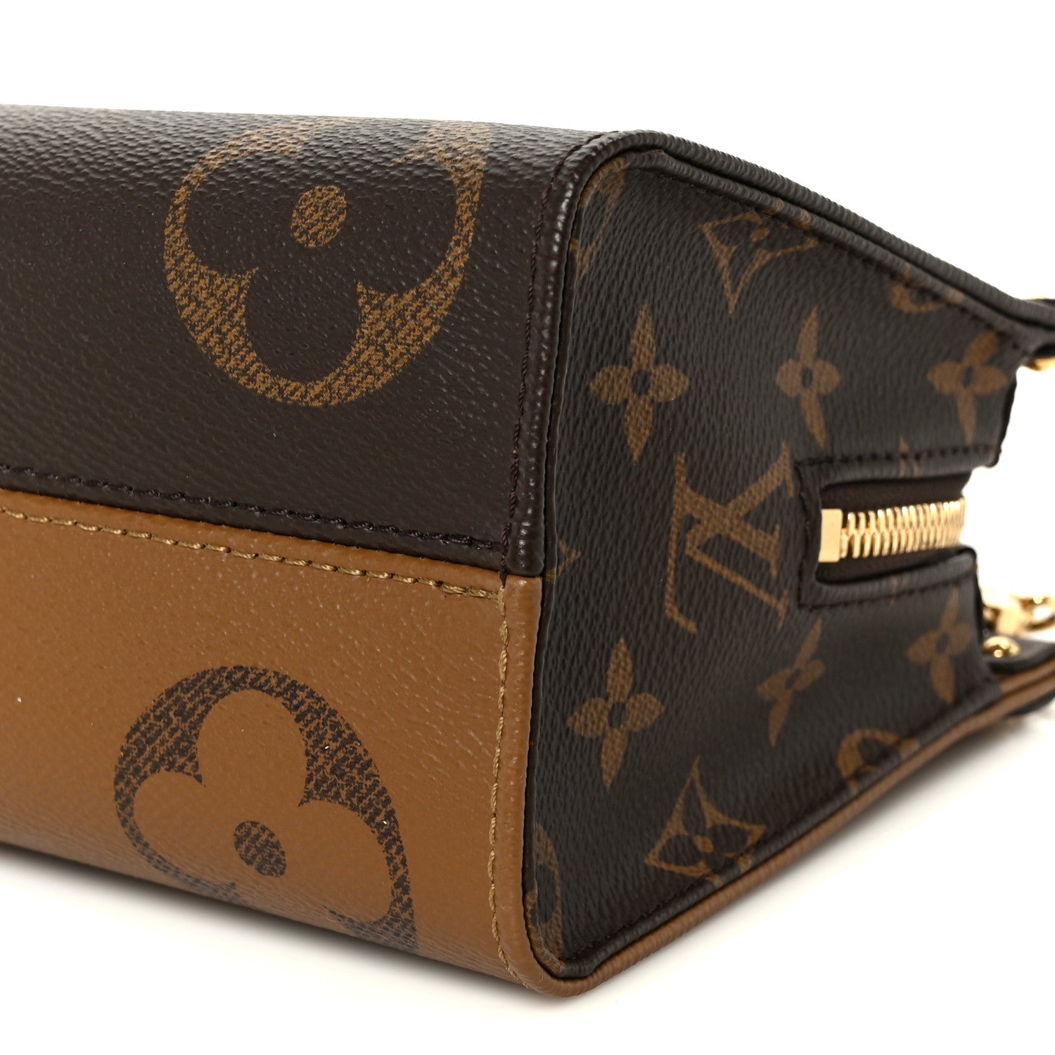 Louis Vuitton Reverse Monogram Giant OnTheGo East West Chain 9 of 10
