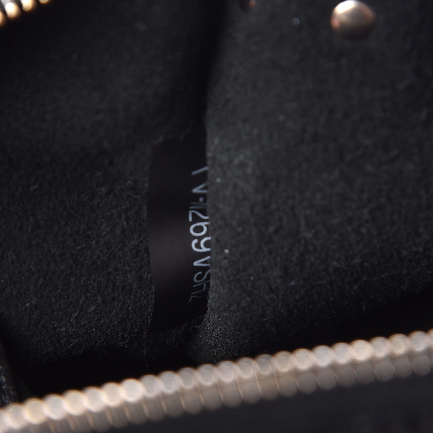 Pebbled Calfskin Large Rockstud Zip Pouch Black