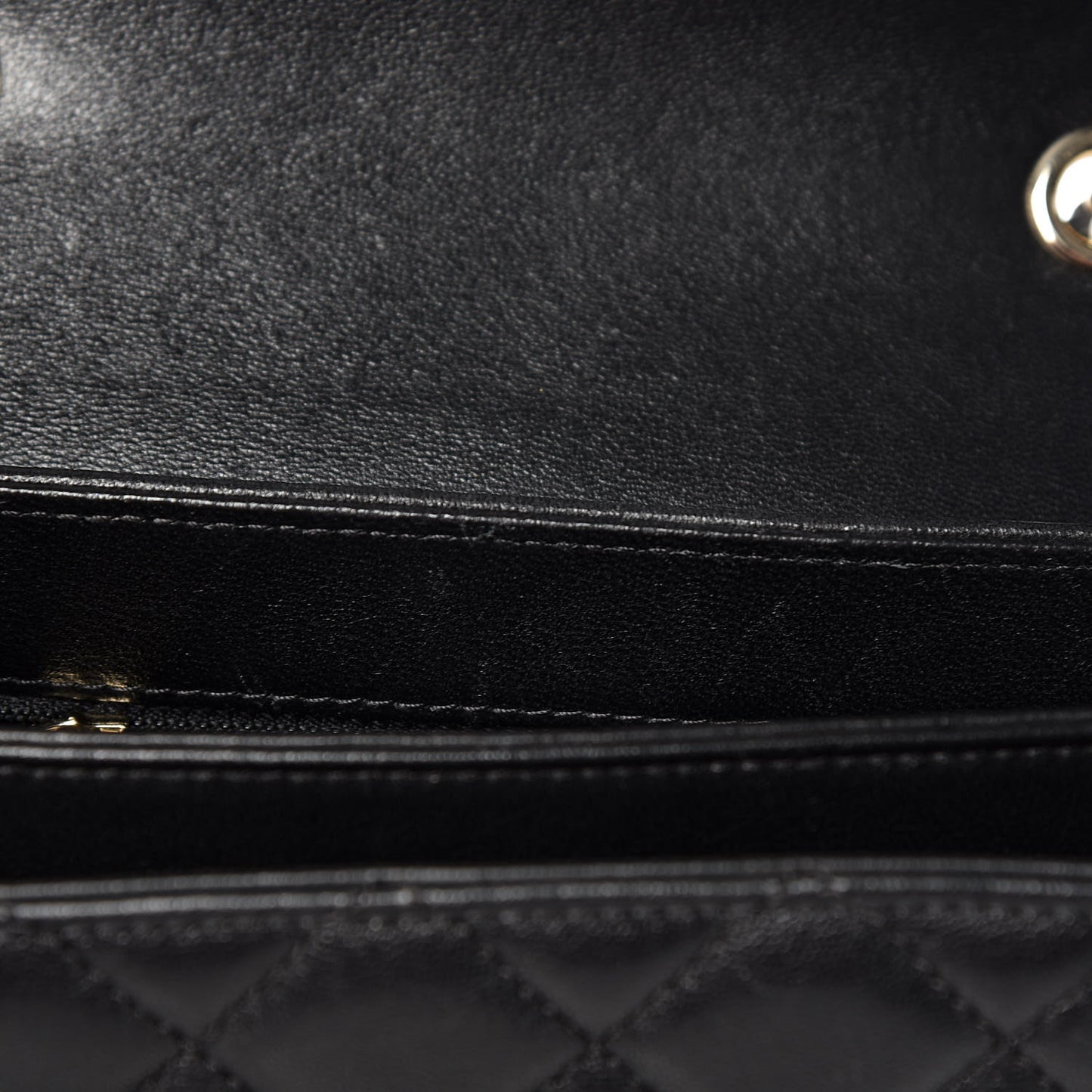 Sheepskin Quilted Beauty Lock Flap Black