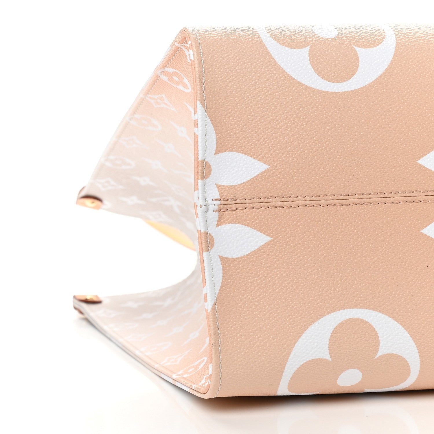 Louis Vuitton Monogram Giant By The Pool Onthego GM Brume 7 of 8