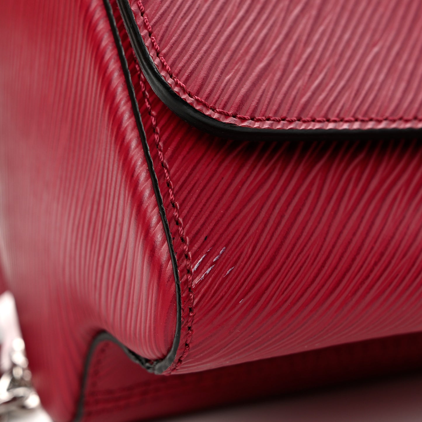 Epi Twist Shoulder Bag MM Fuchsia