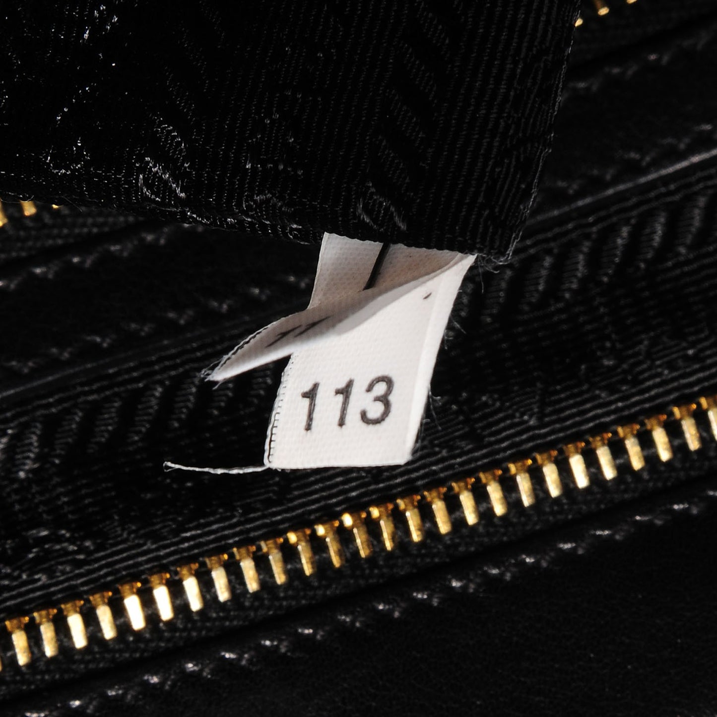Nappa Embossed Logo Clutch Nero Black