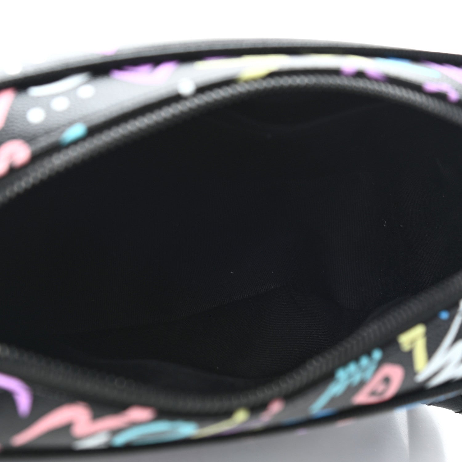 Saint Laurent Grain De Poudre Medium Classic Monogram Multicolor Graphic Print Lou Camera Bag Black 4 of 5