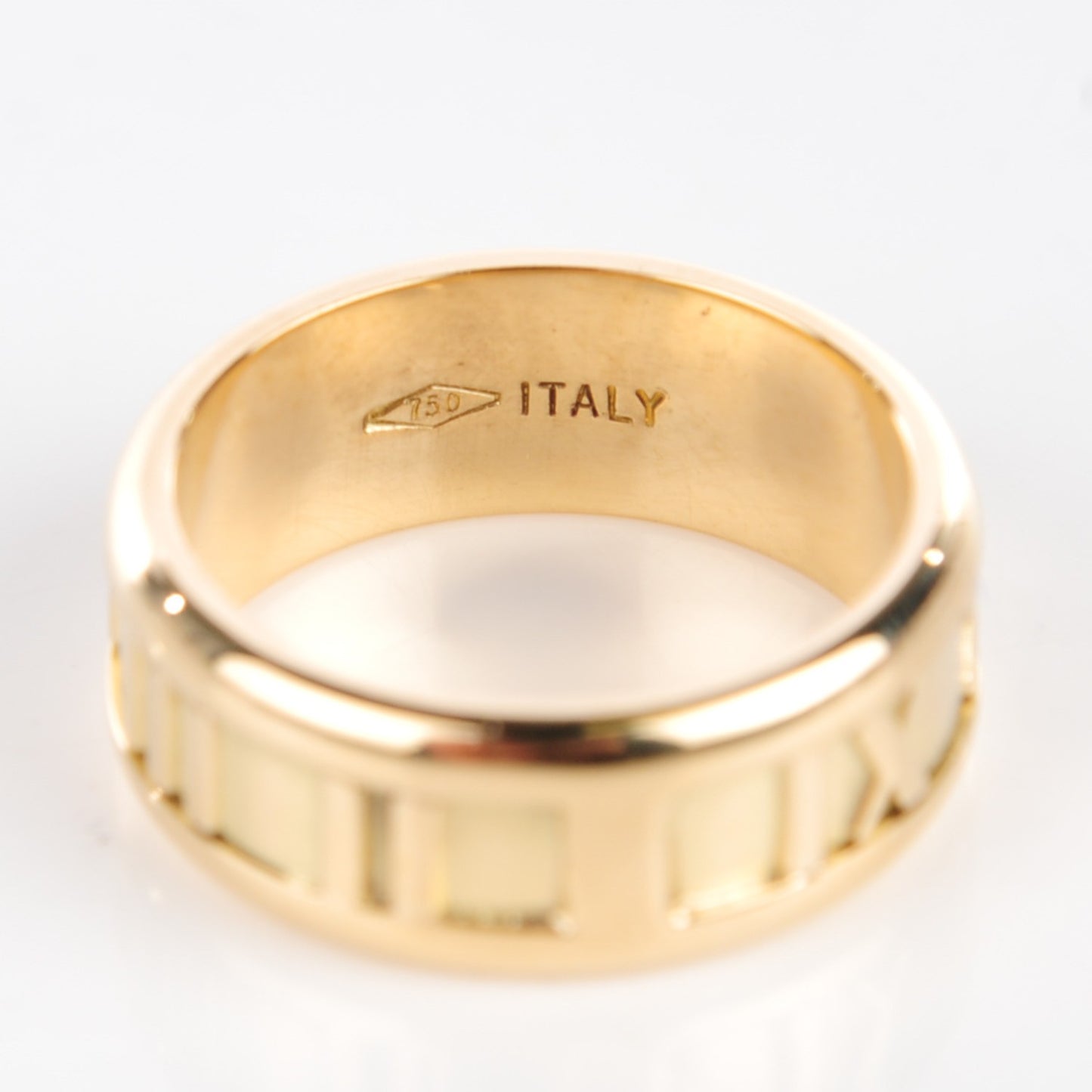 18K Yellow Gold 7mm Atlas Closed Band Ring 5.75