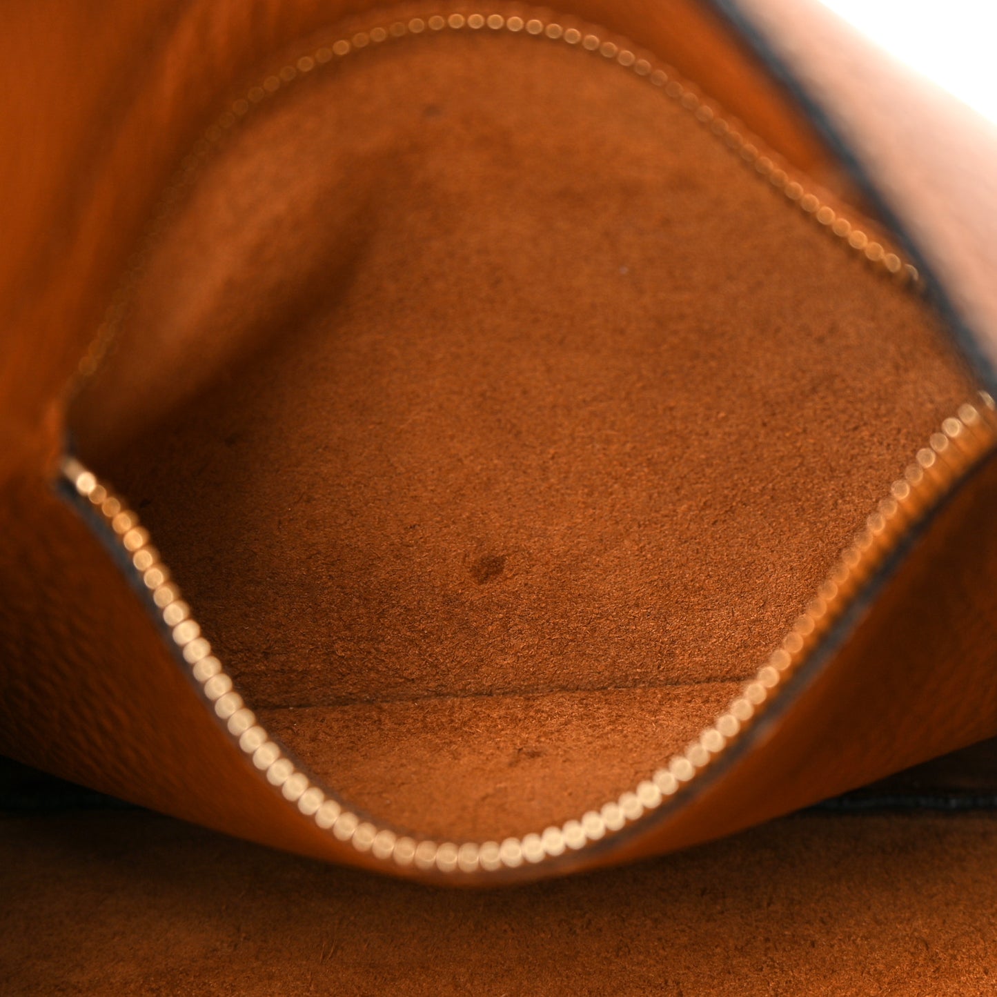Pebbled Calfskin Small Rockstud Flip-Lock Messenger Bag Light Cuir