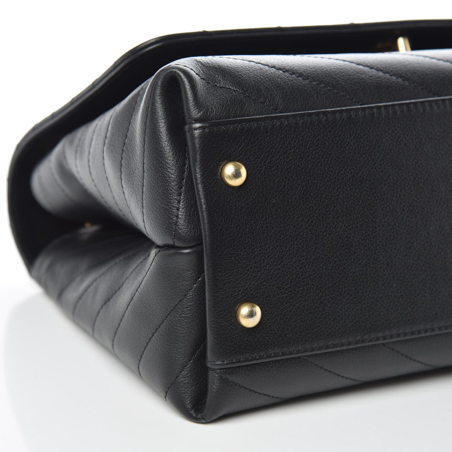 Grained Calfskin Elaphe Stitched Medium Chevron Chic Top Handle Flap Black