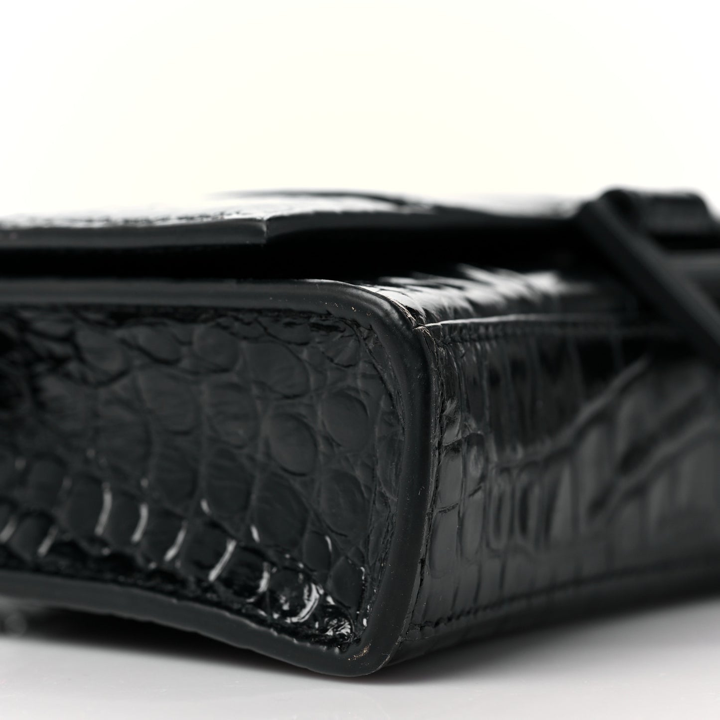 Shiny Calfskin Monochrome Crocodile Embossed Hourglass Chain Bag Black