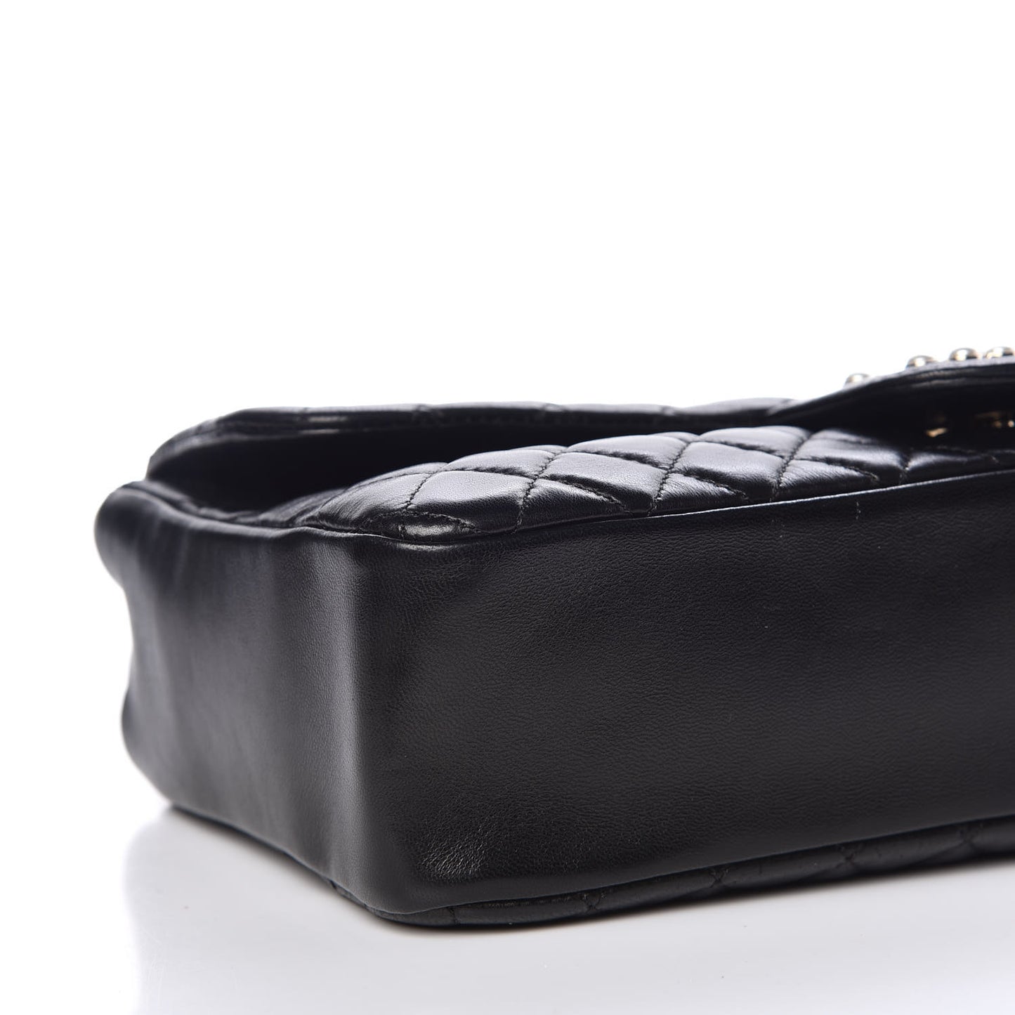 Lambskin Medium Westminster Pearl Flap Black