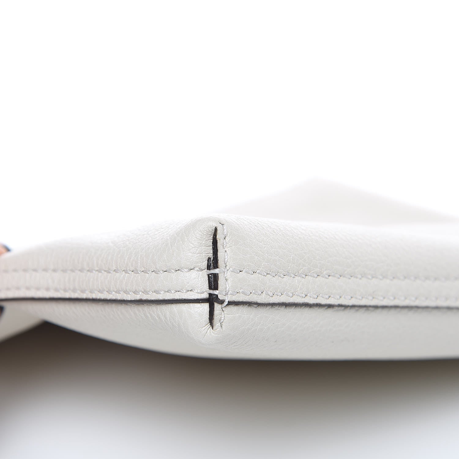 Gucci Pebbled Calfskin Medium Logo Portfolio Clutch White 8 of 9