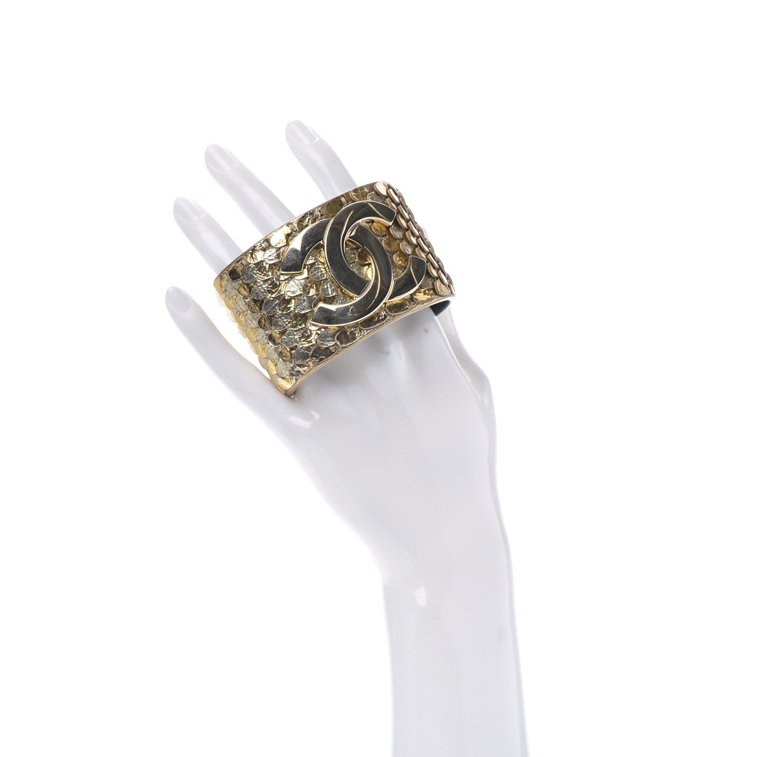 Chanel Metallic Goatskin Lambskin Calfskin CC Scales Cuff M Gold 2 of 5