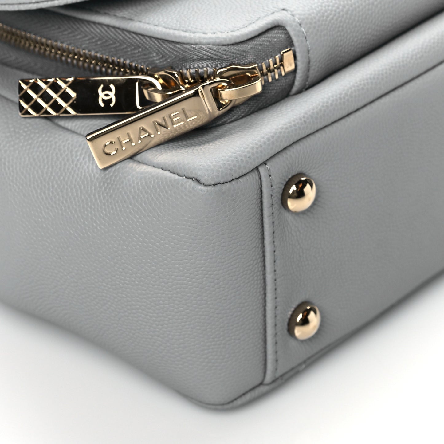 Caviar Quilted Medium Business Affinity Flap Grey