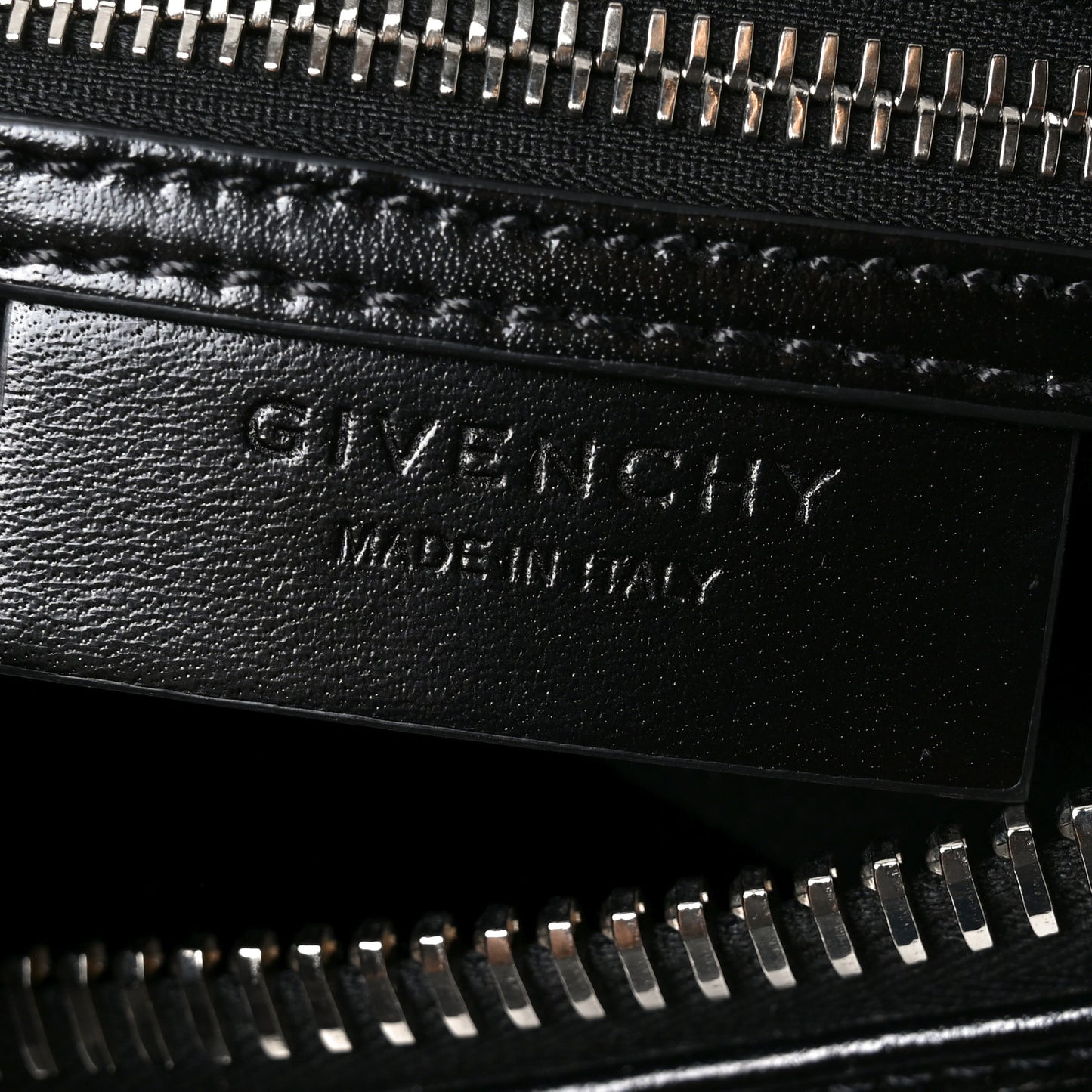 Shiny Lord Calfskin Small Antigona Black