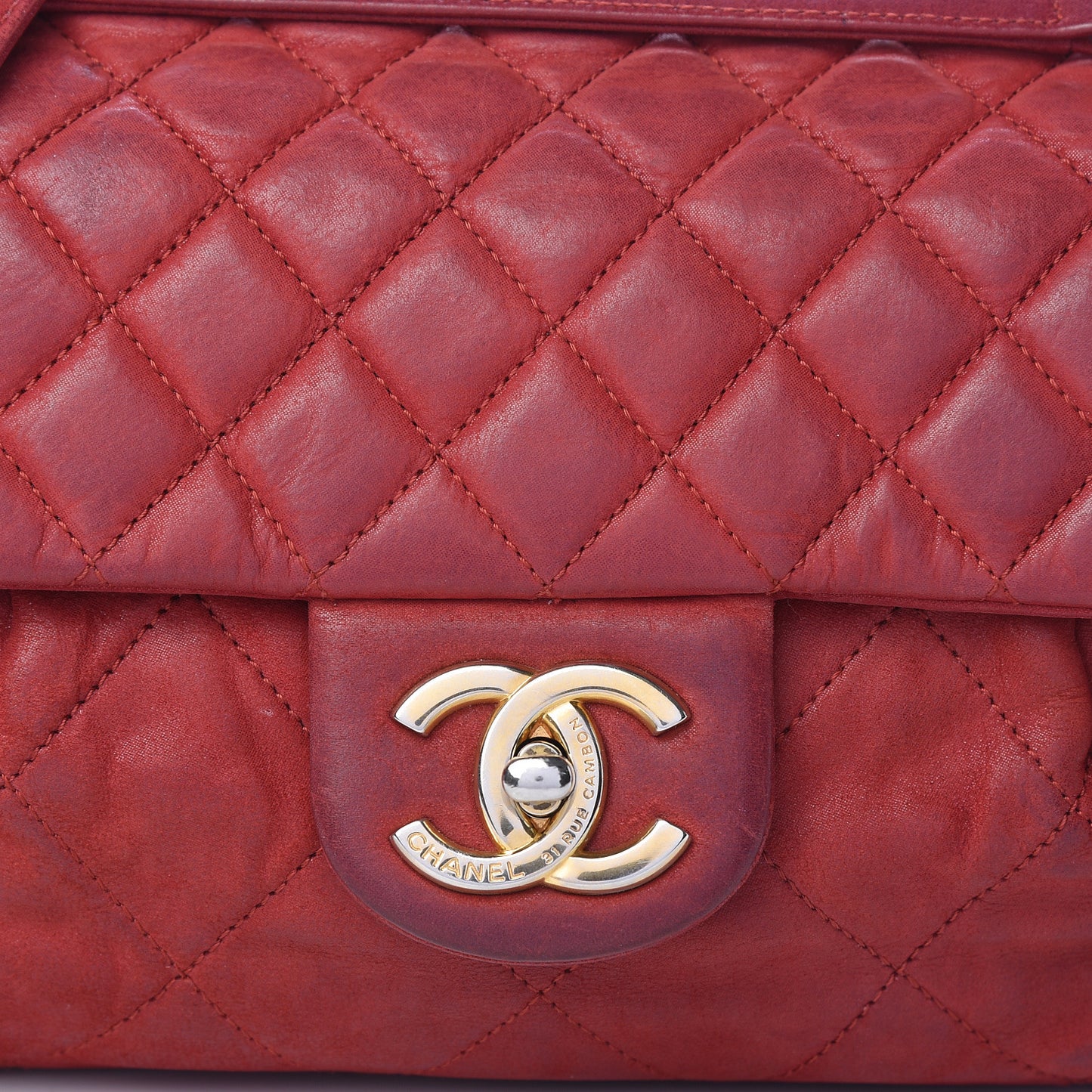 Iridescent Calfskin Large Chic Quilt Flap Red