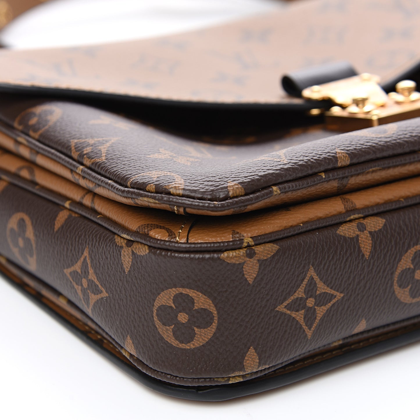Reverse Monogram Pochette Metis