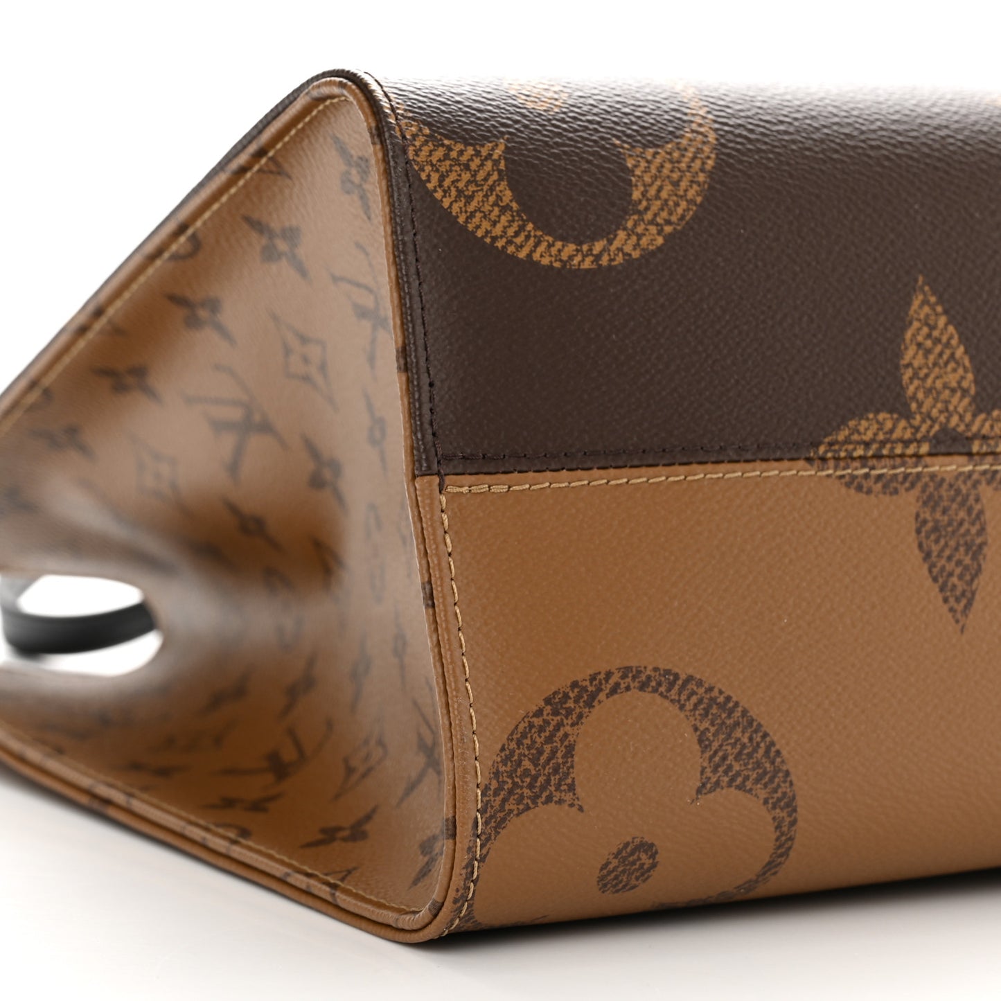 Reverse Monogram Giant Onthego MM