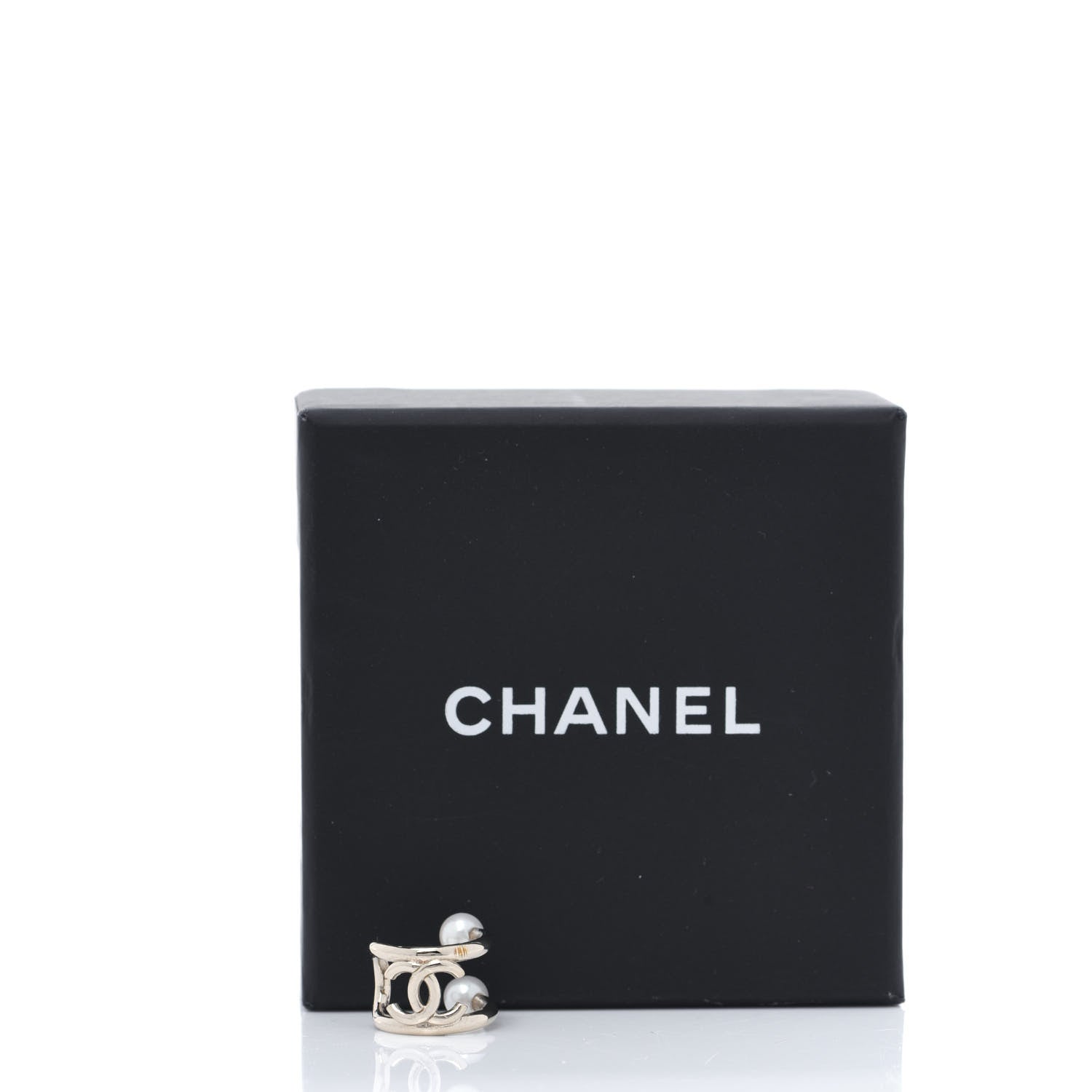 Chanel Pearl CC Single Ear Cuff Gold 4 of 4