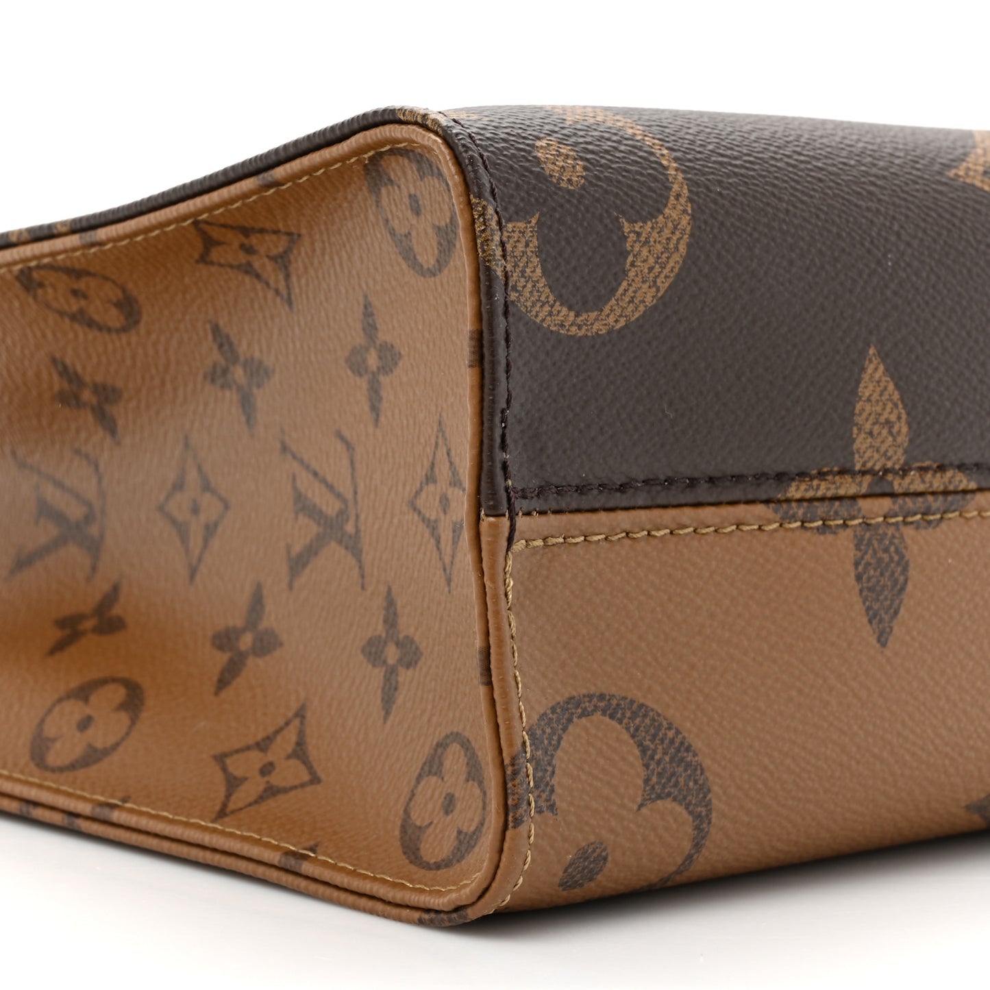 Reverse Monogram Giant Onthego PM