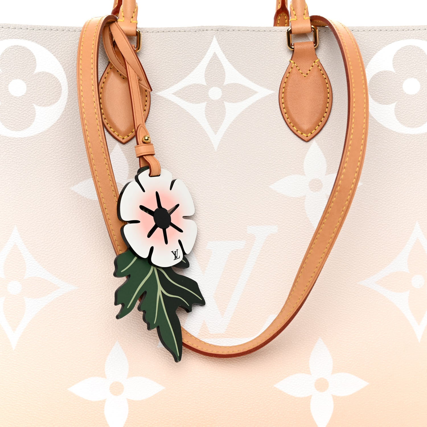 Louis Vuitton LOUIS VUITTON Monogram Giant By The Pool OnTheGo GM Brume 7 of 9