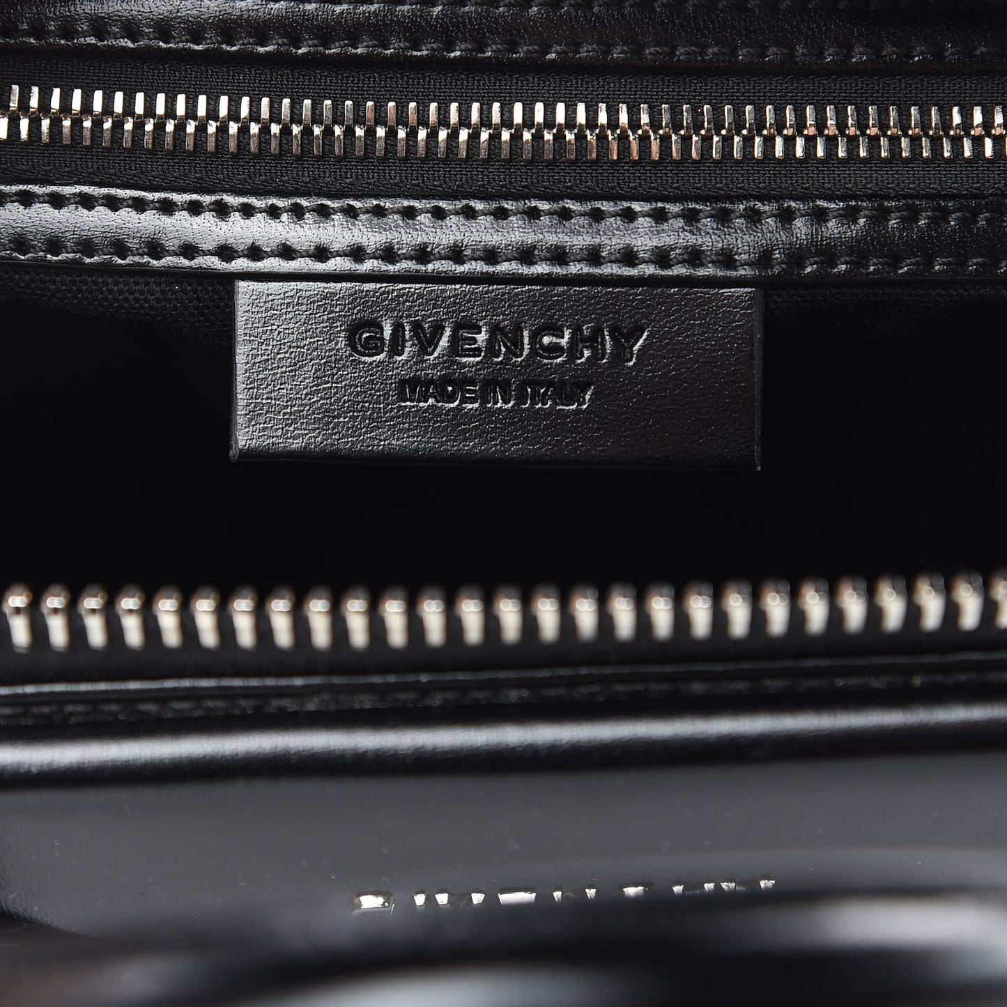 Shiny Lord Calfskin Medium Antigona Black